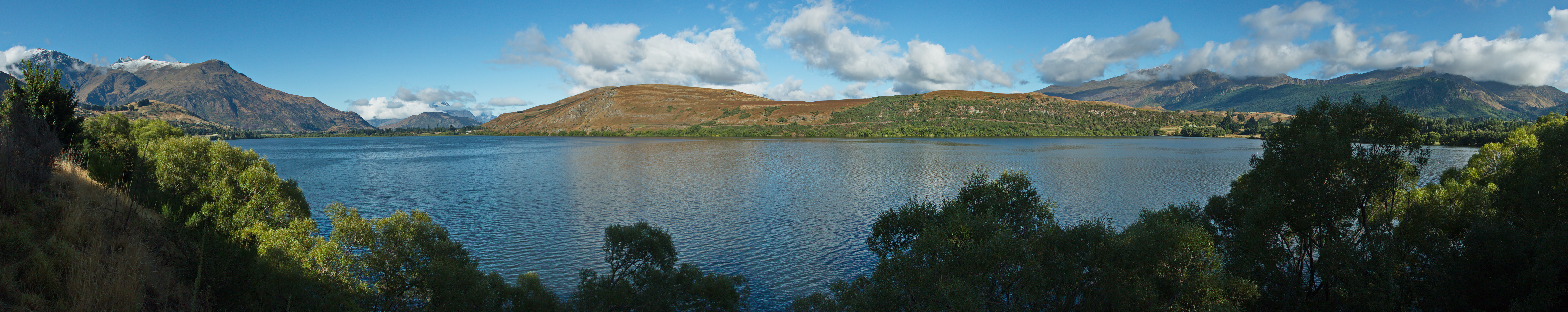 Lake Hayes Near Arrowtown In Otago Adobestock 338776157
