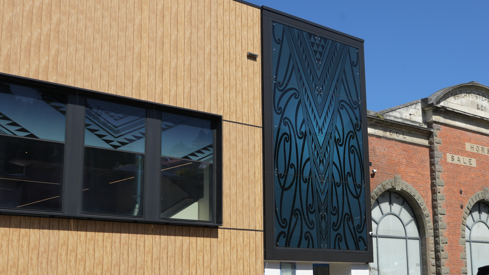 Large Window Wide Aonui