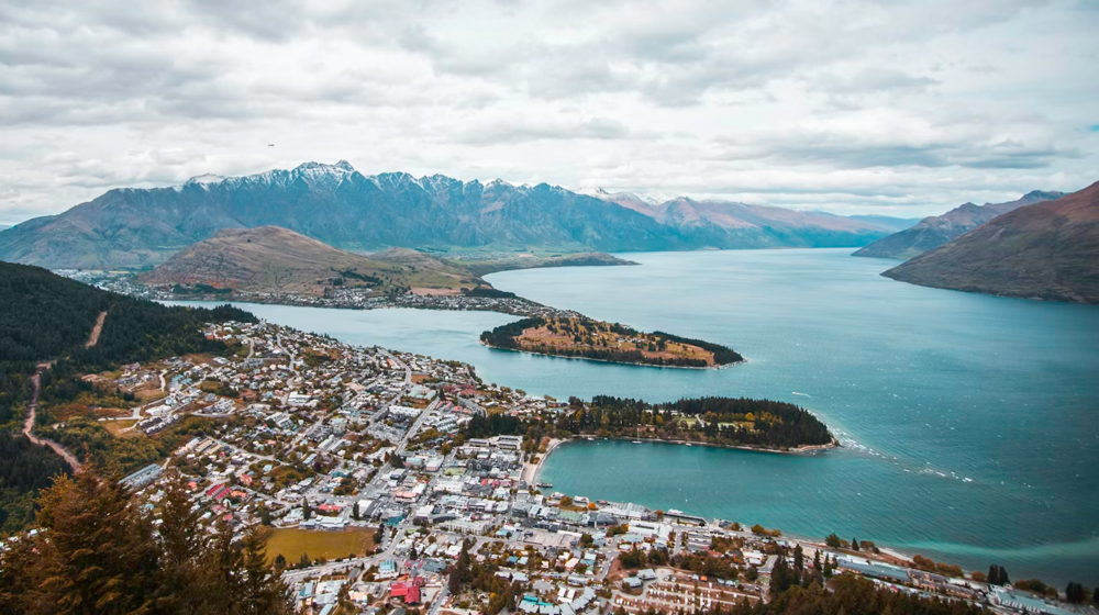 The Towns Unsplash Photo 1512017615494 Fdf6146235ff