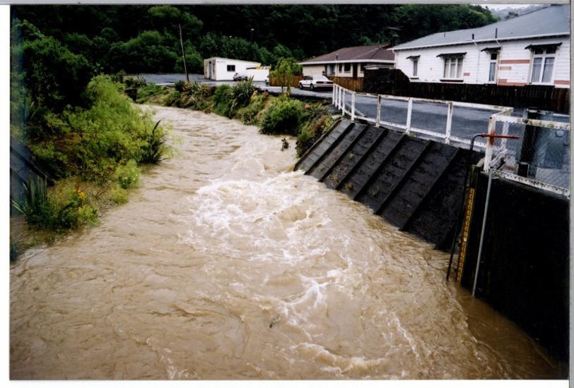 12 Jan 2002 Lindsay Creek At North Road Bridge 3